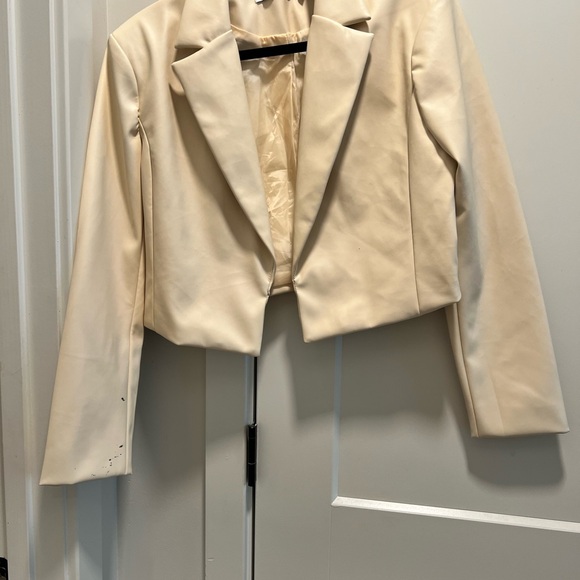 Cream Cropped Jacket - Picture 2 of 3